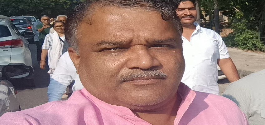 यमुना में डूबे बीजेपी नेता की मौत, बचाने निकले दमकल वाहन की बाइक ले टक्कर में युवक की गई जान