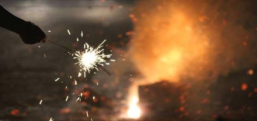 दिल्ली में दिवाली से पहले 1700 किलो अवैध पटाखों का जखीरा बरामद, पुलिस ने 6 आरोपियों को दबोचा