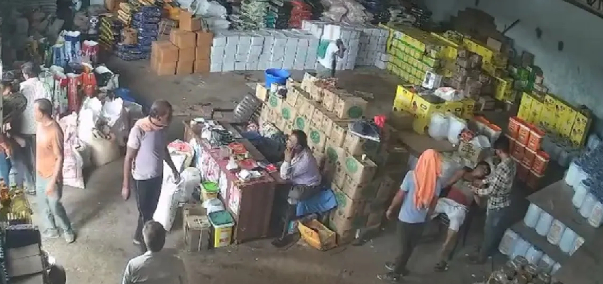 काम के दौरान कर्मचारी को  आया हार्ट अटैक, मोबाइल चलाता रहा मालिक; इलाज न मिलने से गई जान
