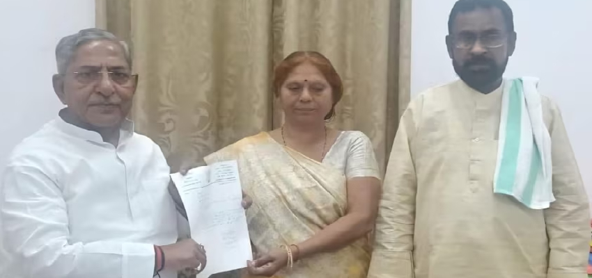 Bihar Assembly Elections: लालू-तेजस्वी को लगा झटका, RJD के दो विधायकों ने दिया इस्तीफा
