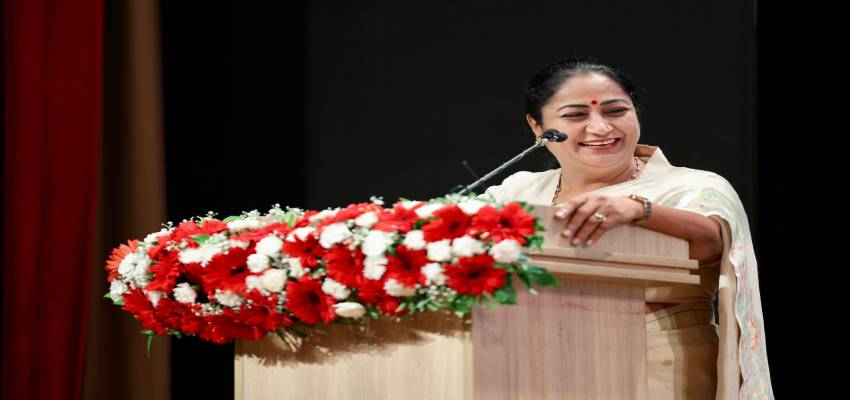 ‘दिल्ली को प्रदूषण से बचाने के लिए ग्रीन पटाखों का उपयोग करें’ सीएम रेखा गुप्ता ने दिल्लीवासियों को दी दीपावली पर्व की शुभकामनाएं