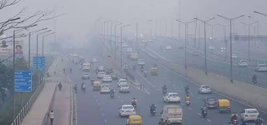 दिवाली की रात लखनऊ और दिल्ली में हवा की गुणवत्ता हुई खराब, खतरनाक स्तर पर पहुंचा AQI; जानें लेटेस्ट अपडेट