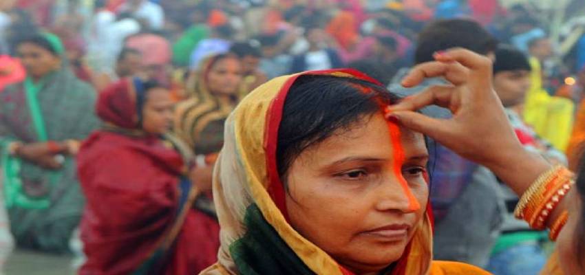 छठ पूजा में क्यों लगाते हैं नाक से मांग तक सिंदूर, जानें इसके पीछे की पौराणिक कथा