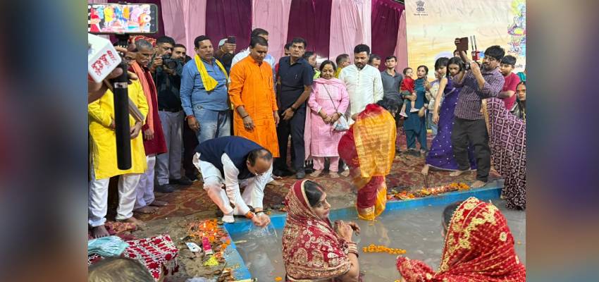 शिक्षा मंत्री आशीष सूद ने जनकपुरी के छठ घाटों पर पहुँचकर श्रद्धालुओं को दीं बधाई, बोले - 27 सालों में पहली बार...