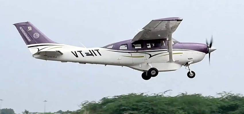 Delhi: Cloud Seeding की कोशिश बेकार? 3 घंटे बाद भी नहीं हुई बारिश तो AAP ने उठाए सवाल, कहा - क्या इंद्र देव...