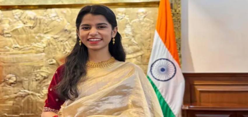 अलीनगर में बाहरी होने के आरोपों पर मैथिली ठाकुर का करारा जवाब, बोली - मैं यहीं की बेटी हूं, तो घर भी यहीं...