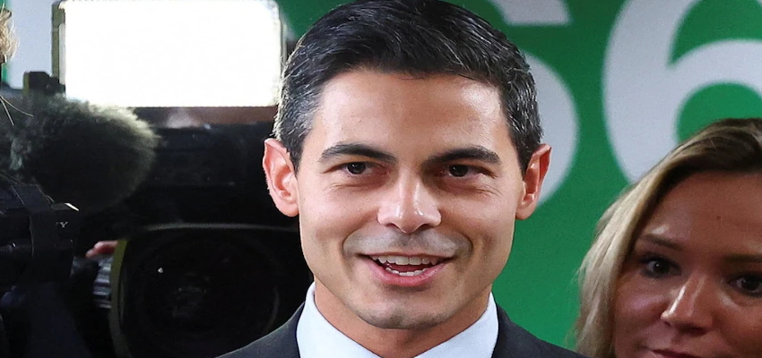 
									नीदरलैंड्स में रचा जाएगा नया इतिहास! कौन हैं रॉब जेटन? जो बन सकते हैं दुनिया के पहले GAY पीएम