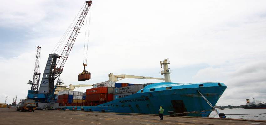 
							अमेरिकी टैरिफ ने तोड़ दी भारत की कमर, एक्सपोर्ट में आई 37.5% की भारी गिरावट; कई सेक्टर में मंदी