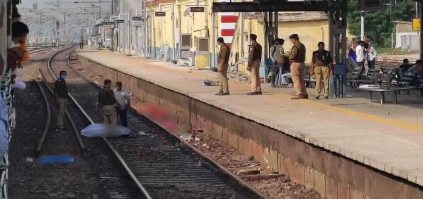 UP News: मिर्जापुर में कार्तिक स्नान के लिए जा रहे श्रद्धालुओं को कालका ट्रेन ने रौंदा, 8 लोगों की मौके पर मौत