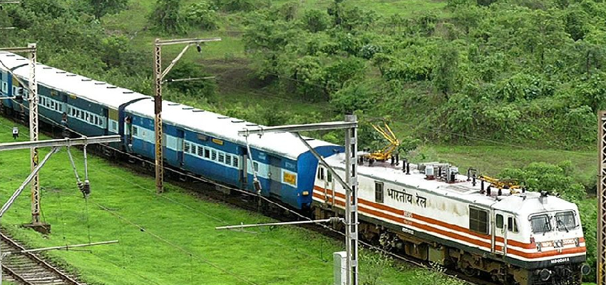 IRCTC पर टिकट बुक करते समय इस ऑप्शन पर जरूर करें क्लिक, हादसा हुआ तो मिलेगी बड़ी राहत