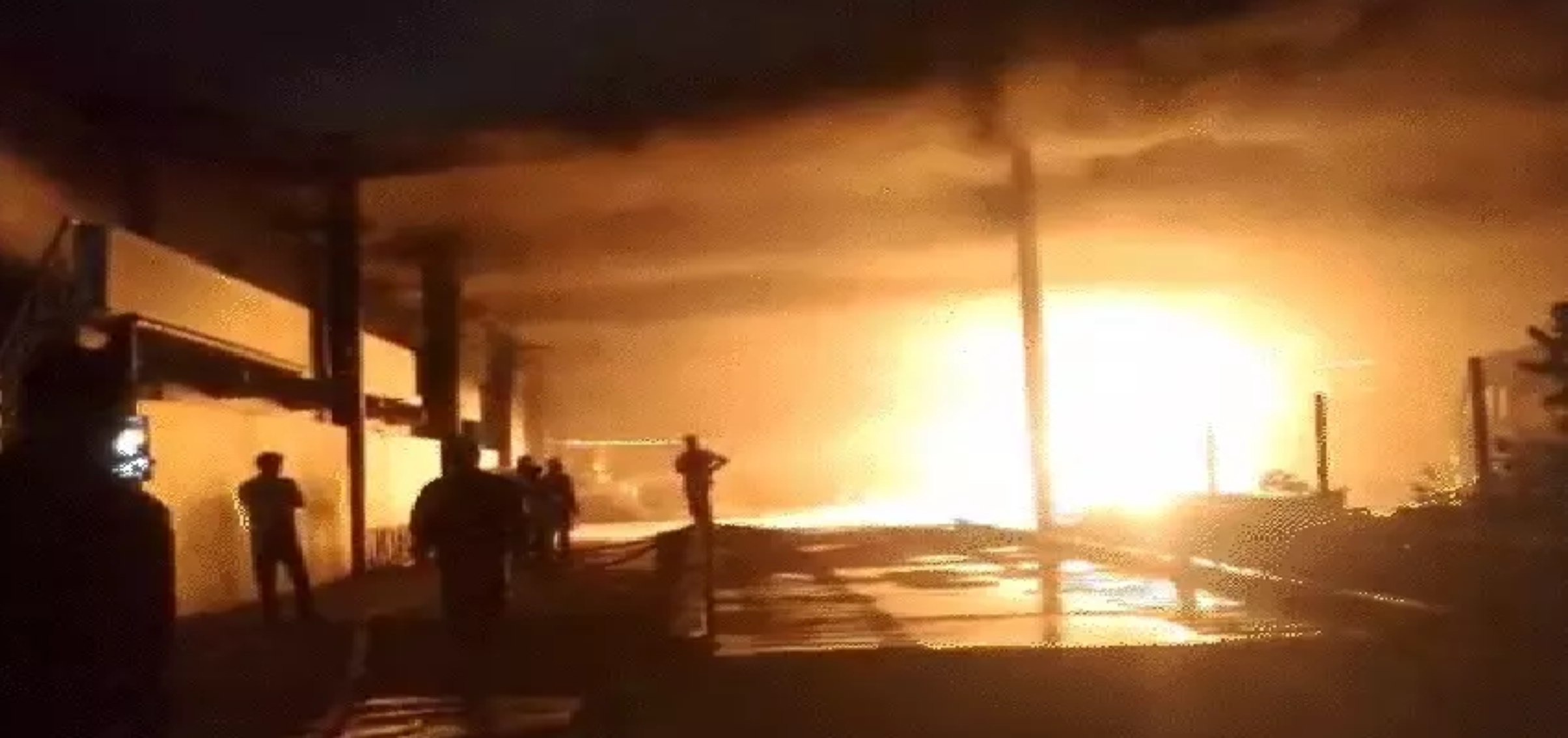 मध्य प्रदेश के ऑयल फैक्ट्री में भीषण आग, 2 की मौत कई लोग घायल