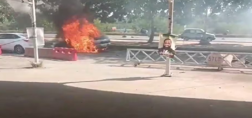 
							इस्लामाबाद हाईकोर्ट के बाहर कार में हुआ ब्लास्ट, जांच में जुटीं सुरक्षा एजेंसियां