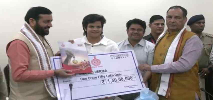 HARYANA NEWS: सीएम सैनी से मिली विश्व चैम्पियन शेफाली वर्मा, हरियाणा महिला आयोग ने नियुक्त किया अपना ब्रांड एंबेसडर