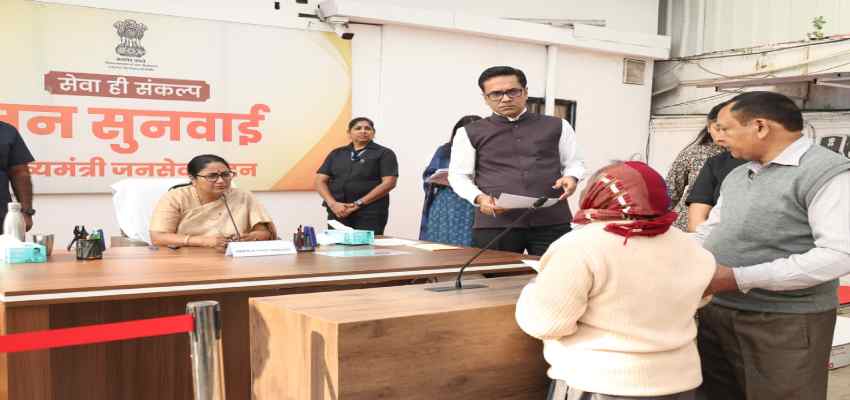 Delhi News: सीएम रेखा गुप्ता ने मुख्यमंत्री जनसेवा सदन में की जनसुनवाई, कहा- जनसंवाद ही सुशासन की आत्मा है