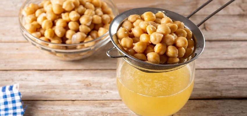 चने का पानी पीने पाचन से लेकर बालों के लिए है फायदेमंद, हेल्थ को मिलेंगे कई बेहतरीन फायदे