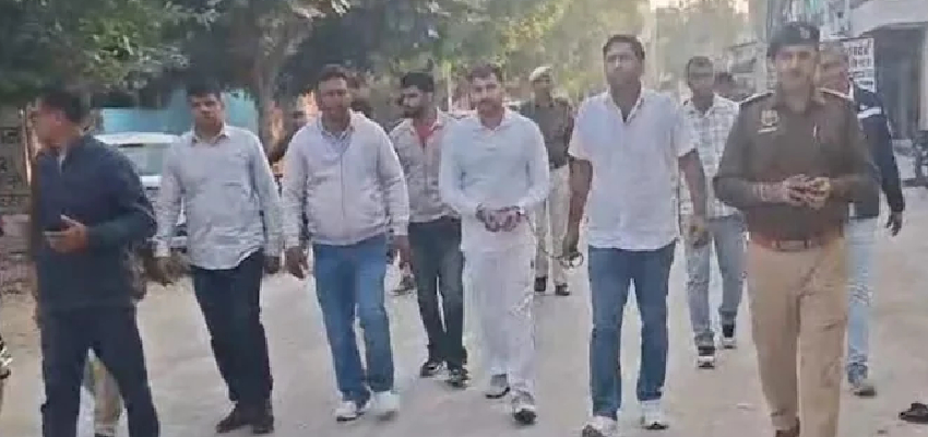 Haryana News: हिसार पुलिस ने गैंगस्टर को सिखाई सबक, बेड़ियां बांध पूरे बाजार का लगवाया चक्कर