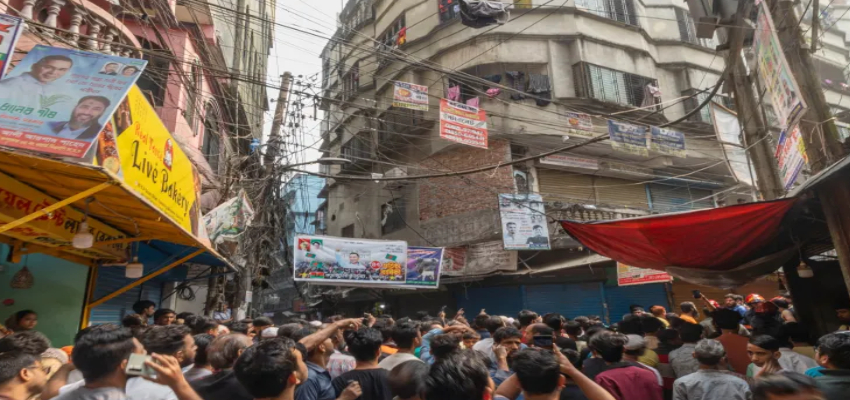 
							10 मौतें,100 घायल...5.7 तीव्रता के झटकों ने ढाका में मचाई तबाही, सड़को पर उतरे लोग