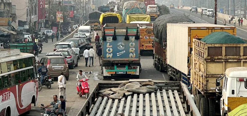 
												सलमान की गिरफ्तारी के इंतजार में भड़की भीड़, मासूम के साथ हुए कांड पर जनआक्रोश