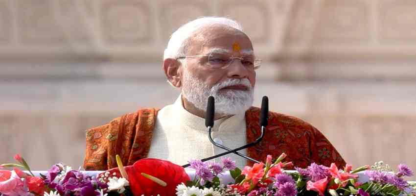 श्री राम जन्मभूमि मंदिर के शिखर पर पीएम मोदी ने फहराया भगवा ध्वज, कहा- आज अयोध्या नगरी भारत की सांस्कृतिक चेतना के एक और बिंदु की साक्षी बन रही है