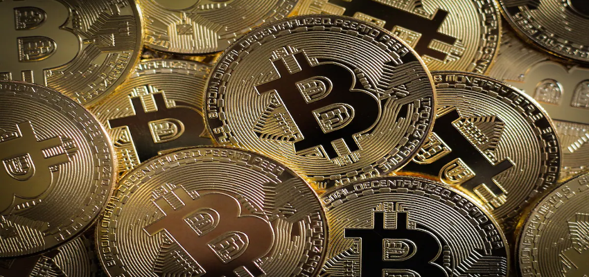 
								Bitcoin: औंधे मुंह गिरा बिटकॉइन का भाव, दर्ज हुई पिछले तीन साल की सबसे बड़ी गिरावट