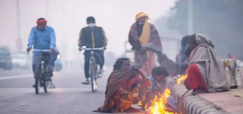 Weather Update: उत्तर भारत में शीतलहर का कहर...छाया घना कोहरा, कश्मीर में पारा -6° तक लुढ़का; IMD का अलर्ट जारी