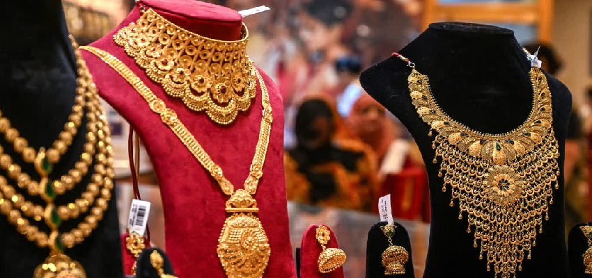 
							सोने और चांदी की कीमत में अचानक आई उछाल, जानें अब क्या है गोल्ड रेट