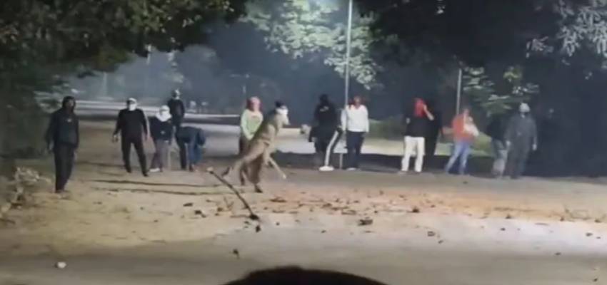 देर रात BHU कैंपस बना युद्ध का मैदान... छात्रों–सुरक्षाकर्मियों में पत्थरबाजी, भारी पुलिस बल तैनात