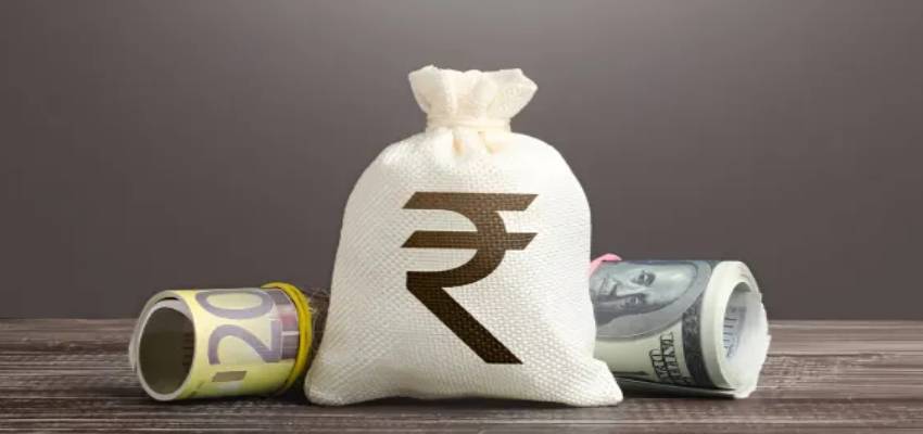 Indian Rupee Crash: रुपया इतिहास में सबसे कमजोर! पहली बार डॉलर के मुकाबले 90 के पार, शेयर बाजार में हलचल तेज