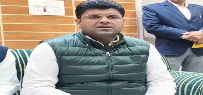 
									सीआरएसयू यौन शोषण कांड पर दुष्यंत ने दिया बड़ा बयान, कहा- सभी विश्वविद्यालयों के कुलपति सरकार के सीधे नियंत्रण में हों