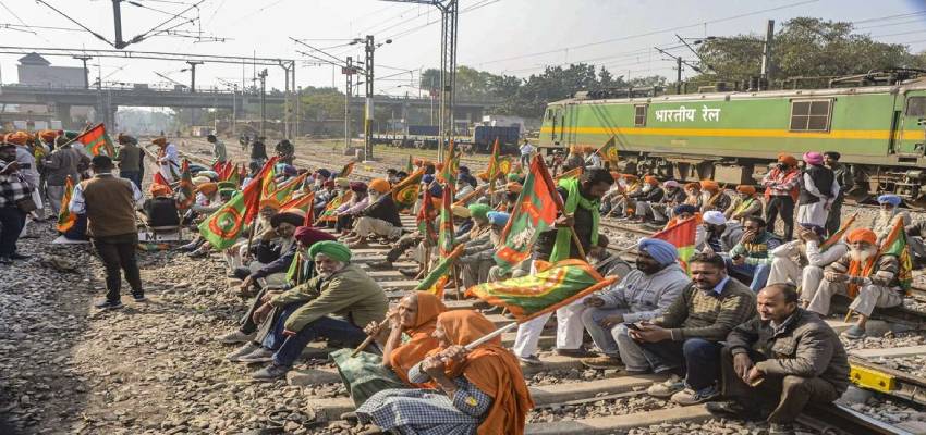Farmers Protest: पंजाब में रेल रोको आंदोलन, 19 जिलों में ट्रेनों की सेवा ठप; जानें क्या हैं किसानों की मांगे