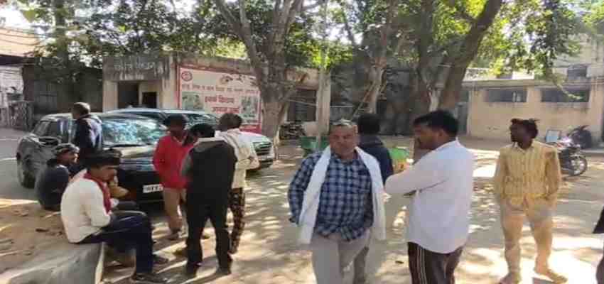 पहले 5 साल की बच्ची को मारी टक्कर, फिर शव को झाडियों के पास फेंककर हुआ फरार, परिजनों ने की न्याय की मांग