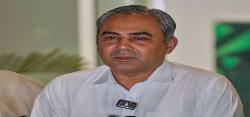 पाकिस्तानी के गृह मंत्री की हुई इंटरनेशनल बेइज्जती! पुलिस ने मोहसिन नकवी की निकाली हेकड़ी