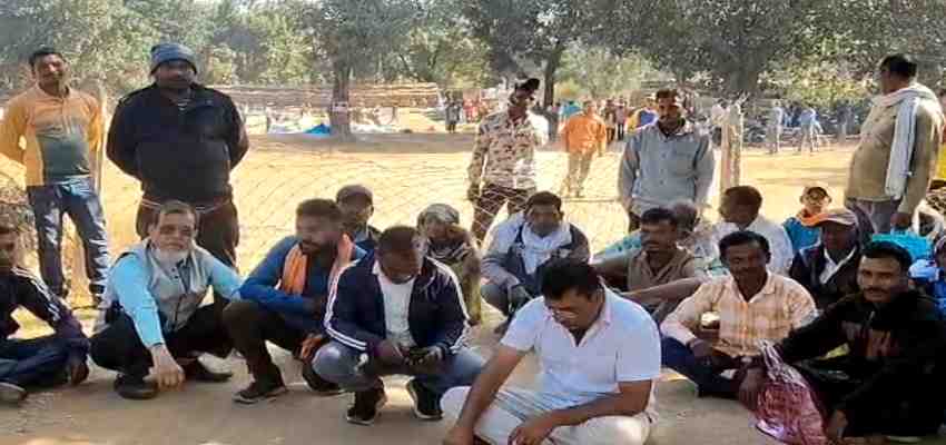 Chhattisgarh News : धान खरीदी केंद्र मरवाही में टोकन समस्या, किसानों ने बीजेपी सरकार के खिलाफ किया विरोध प्रदर्शन