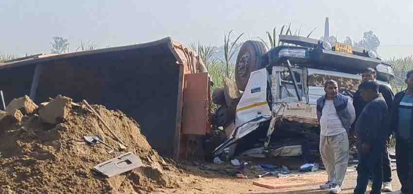 Haryana News: इंद्री में अनियंत्रित ट्रॉली पलटने से हुआ बड़ा हादसा, ड्राइवर की मौत, कंडक्टर गंभीर रूप से घायल