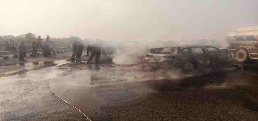 UP News: बाराबंकी में पूर्वांचल एक्सप्रेसवे पर भयंकर हादसा, एक ही परिवार के 5 की दर्दनाक मौत, 6 गंभीर