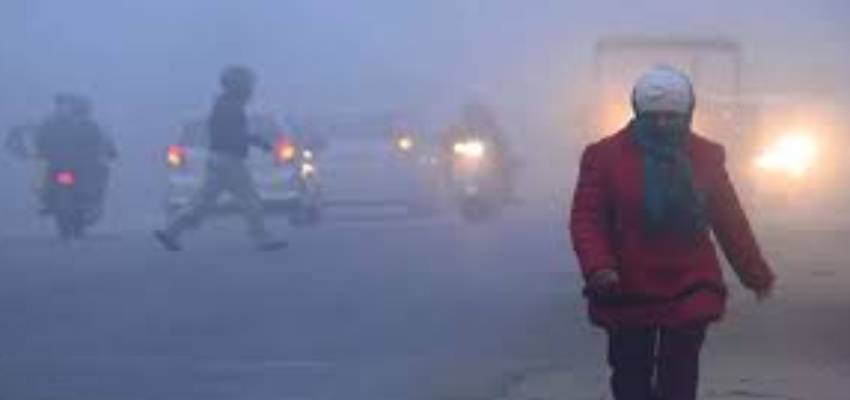 
									Weather Update: शीतलहर से कांप उठा उत्तर भारत, पहाड़ों पर बर्फ़ की चादर; जानें दिल्ली का मौसम अपडेट