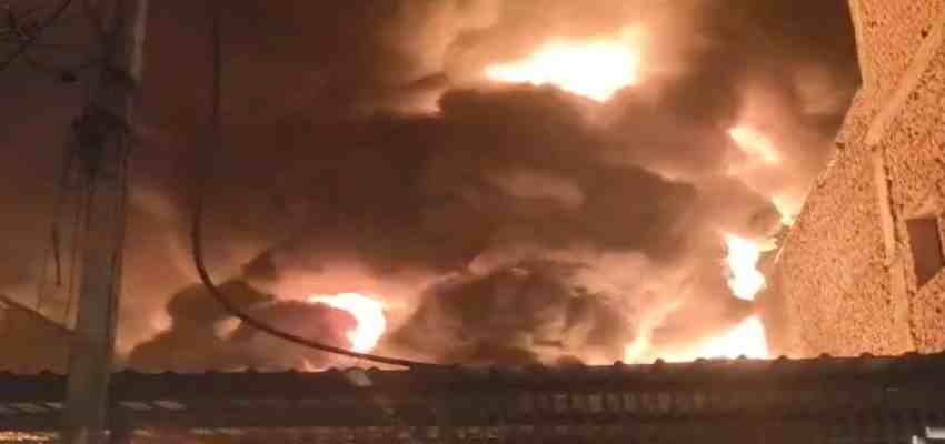 बहादुरगढ़ के औद्योगिक क्षेत्र में देखने को मिला आग का तांडव, चार फैक्ट्रियों जलकर हुई राख, लाखों रुपए का नुकसान