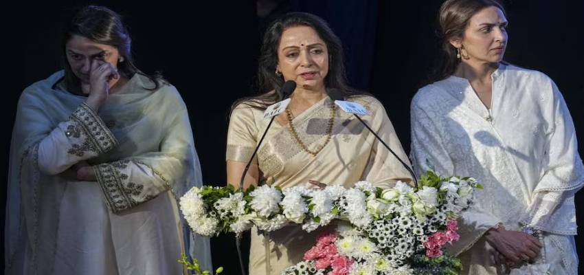 
							धर्मेंद्र के अधूरे सपने का जिक्र कर छलक पड़े हेमा मालिनी के जज़्बात, प्रेयर मीट में आंखें हुई नम