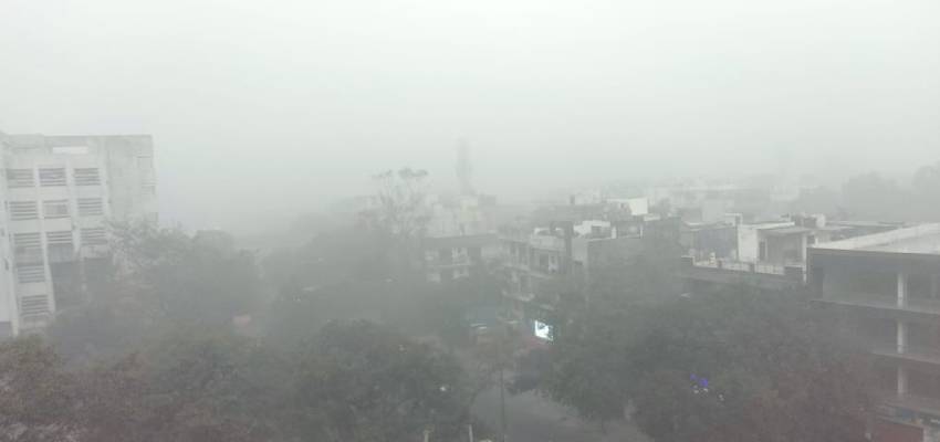 Delhi Fog Weather: धुंध के साए में दिल्ली-NCR, फॉग-स्मॉग ने छीनी विजिबिलिटी; AQI पहुंचा 490 पार