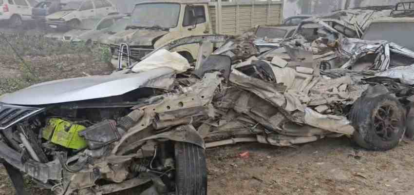 Uttarakhand News: आवारा पशु के चलते हुआ दर्दनाक सड़क हादसा, ट्रक से टकराई तेज रफ्तार कार; चार लोगों की दर्दनाक मौत