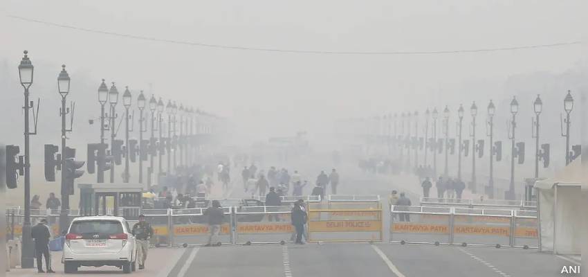 Delhi Pollution: दिल्ली में प्रदूषण का कहर जारी...कई इलाकों में AQI 400+, धुंध की चादर में लिपटा शहर