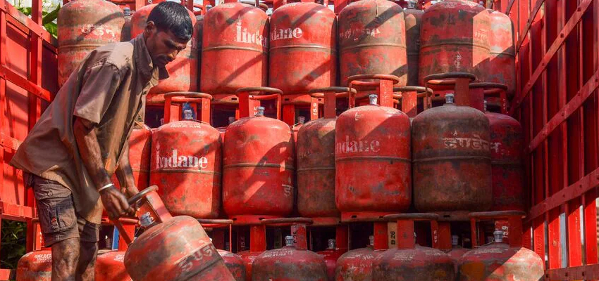 नए साल पर लग सकता है झटका, बढ़ सकते हैं LPG के दाम