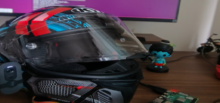 AI हेलमेट ने मचाई सनसनी, ट्रैफिक नियम तोड़ने वालों की खुद कर रहा रिपोर्ट