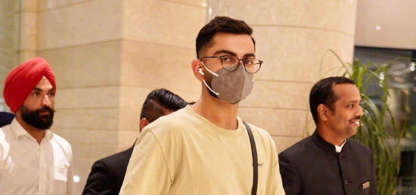 
									मुंबई एयरपोर्ट नए लुक में नजर आए विराट कोहली, सोशल मीड़िया पर जमकर हुई चर्चा