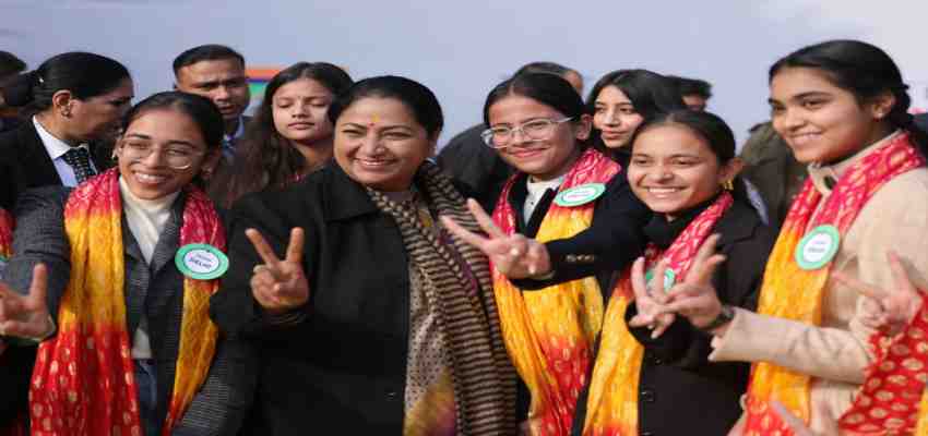 Delhi News: विकसित भारत मिशन पर CM रेखा गुप्ता का फोकस, छात्रों को बताया 2047 का विज़न