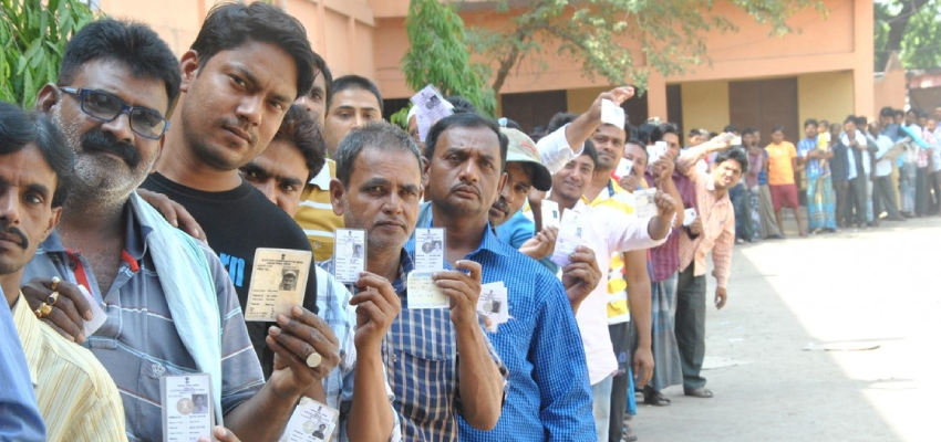 
							महाराष्ट्र की 29 नगर निगमों में आज मतदान, दिग्गजों ने किया मतदान ,  मुंबई में पहले दो घंटे में सिर्फ 7% मतदान