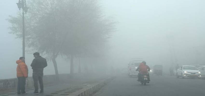 Aaj Ka Mausam: ठंड के साथ बारिश की चेतावनी, जानिए दिल्ली से लेकर UP-हरियाणा समेत देशभर का मौसम