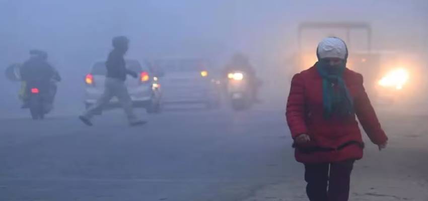 Aaj Ka Mausam: पहाड़ों पर बर्फ की चादर, दिल्ली-हरियाणा समेत देशभर में बदला मौसम; अगले 7 दिन बारिश का अलर्ट