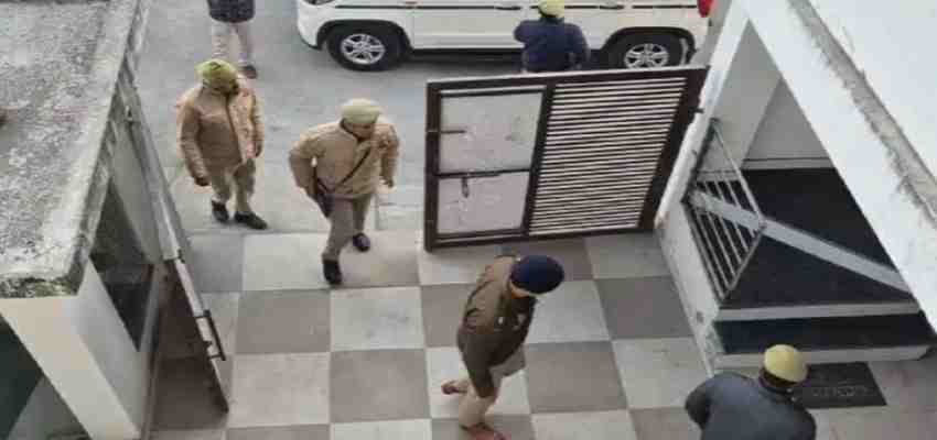 
							UP News: घर बना मौत का अड्डा! सहारनपुर में संग्रह अमीन समेत 5 की संदिग्ध हालात में मौत