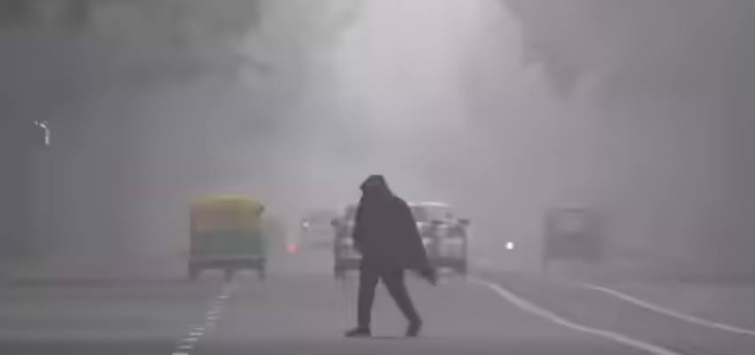 Aaj Ka Mausam: दिल्ली-UP-हरियाणा में बारिश ने बिगाड़ा खेल, शीतलहर और तापमान में गिरावट, जानें आज का मौसम